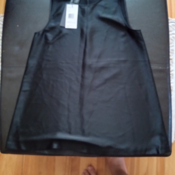 Lafayette 148 New York sleeveless blouses. - Picture 3 of 6